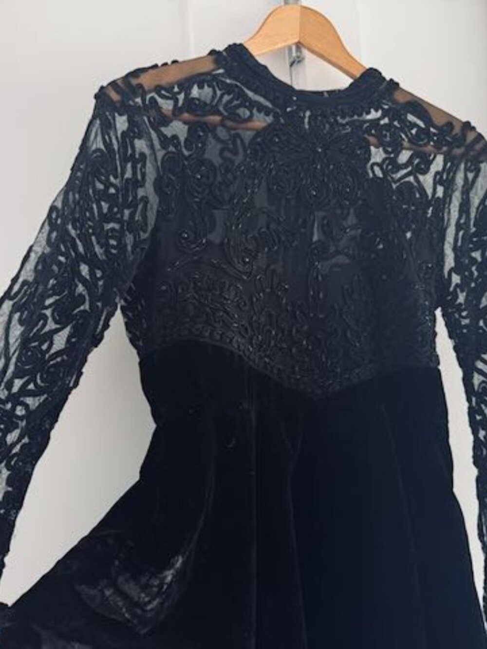~ Free People Black Beaded Lace & Velvet Mini-Dress, size 6, buttons & side zip